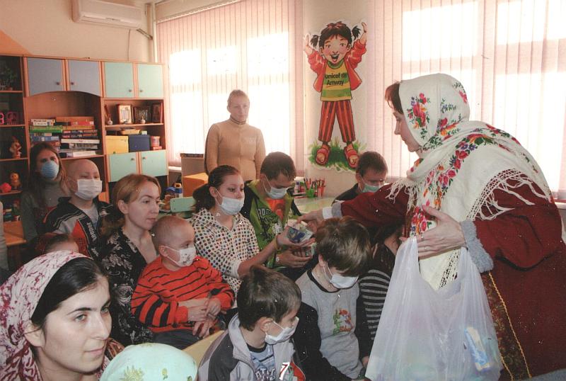 Православный театр «Благовест» провел Рождественский утренник с вручением подарков в Гематологическом онкологическом центре Областной детской больницы