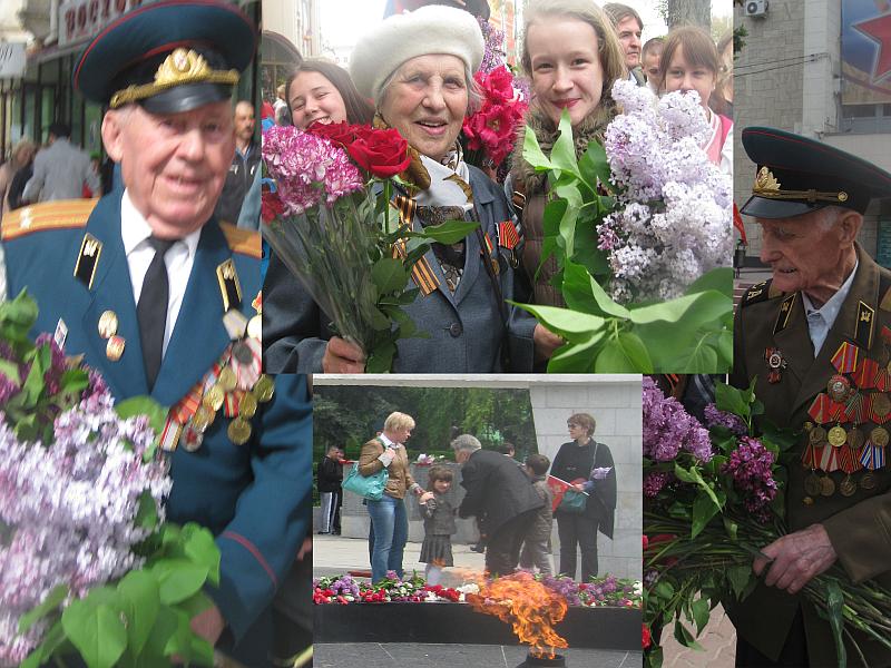Поздравление ветеранов на Театральной площади учениками воскресной школы