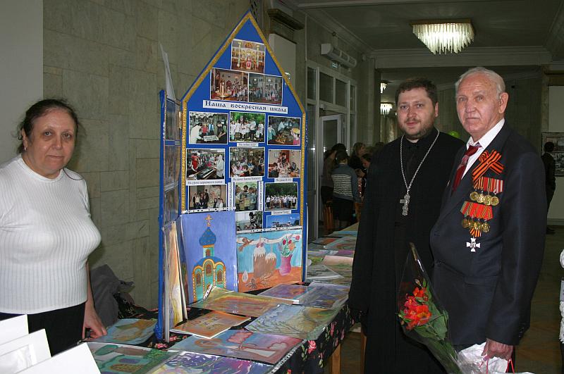 Фестиваль посетили клирики храма протоиерей Сергий Черников и иерей Андроник Бугаян. 