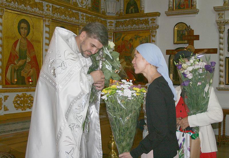Работники храма, учителя, учащиеся воскресной  школы и прихожане поздравили протоиерея Анатолия Комара с Днем рождения