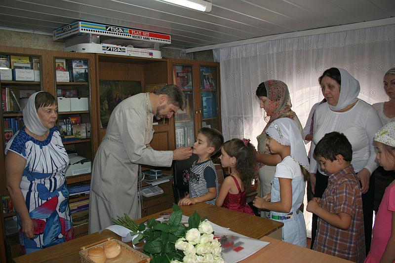 О.Анатолий сказал ученикам, что получение знаний должно быть приоритетом, а  оценками должно измеряться качество обучения наукам.