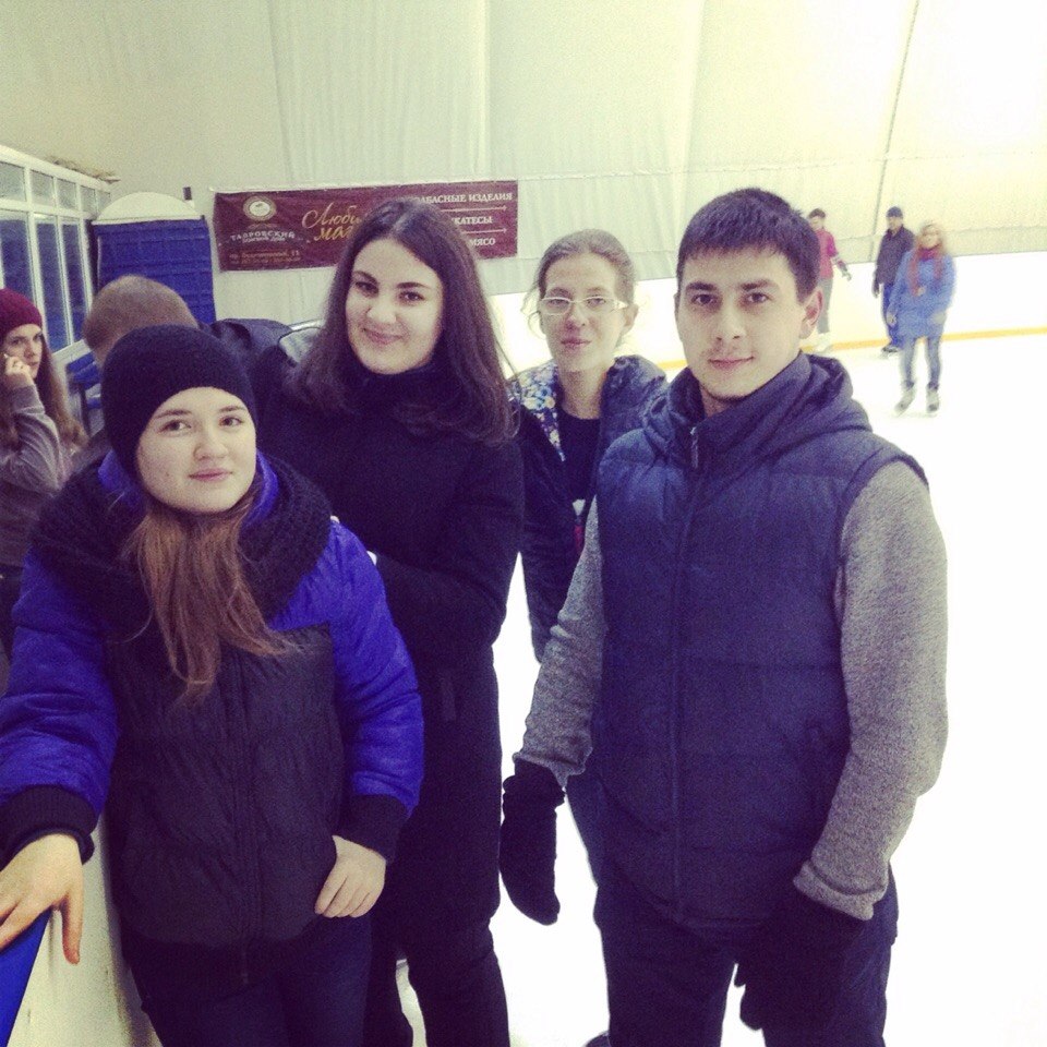 Посещение молодежным отделом ледового катка "Ледоград".